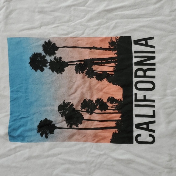 Wildfox white “California” palm tree short sleeve t-shirt. Size L - Picture 2 of 8